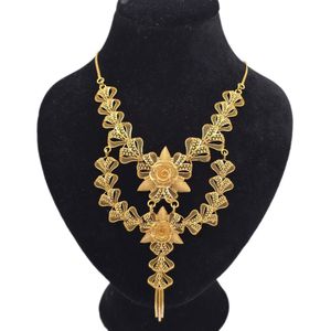 گردنبند کم اجرت طلا 18 عیار زنانه گالری طلا و شمش برلیان مدل گل کد 02